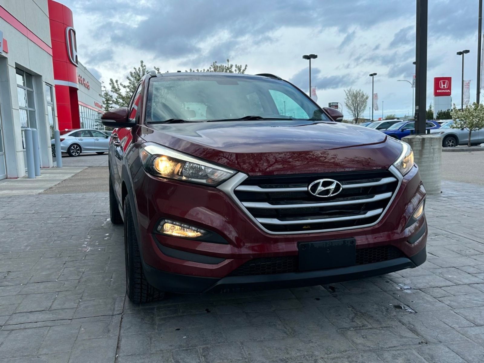 2017 Hyundai Tucson Luxury: Local Vehicle, Leather, Panoramic Roof, Fu