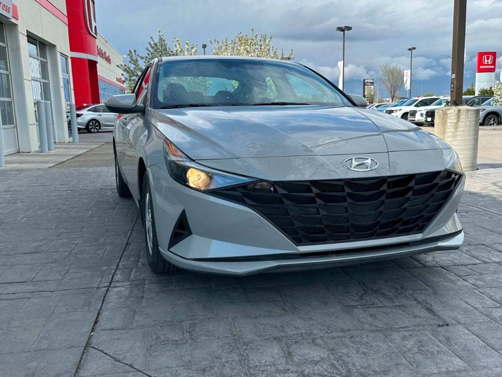 2023 Hyundai Elantra Essential: No Accidents, Local Vehicle!