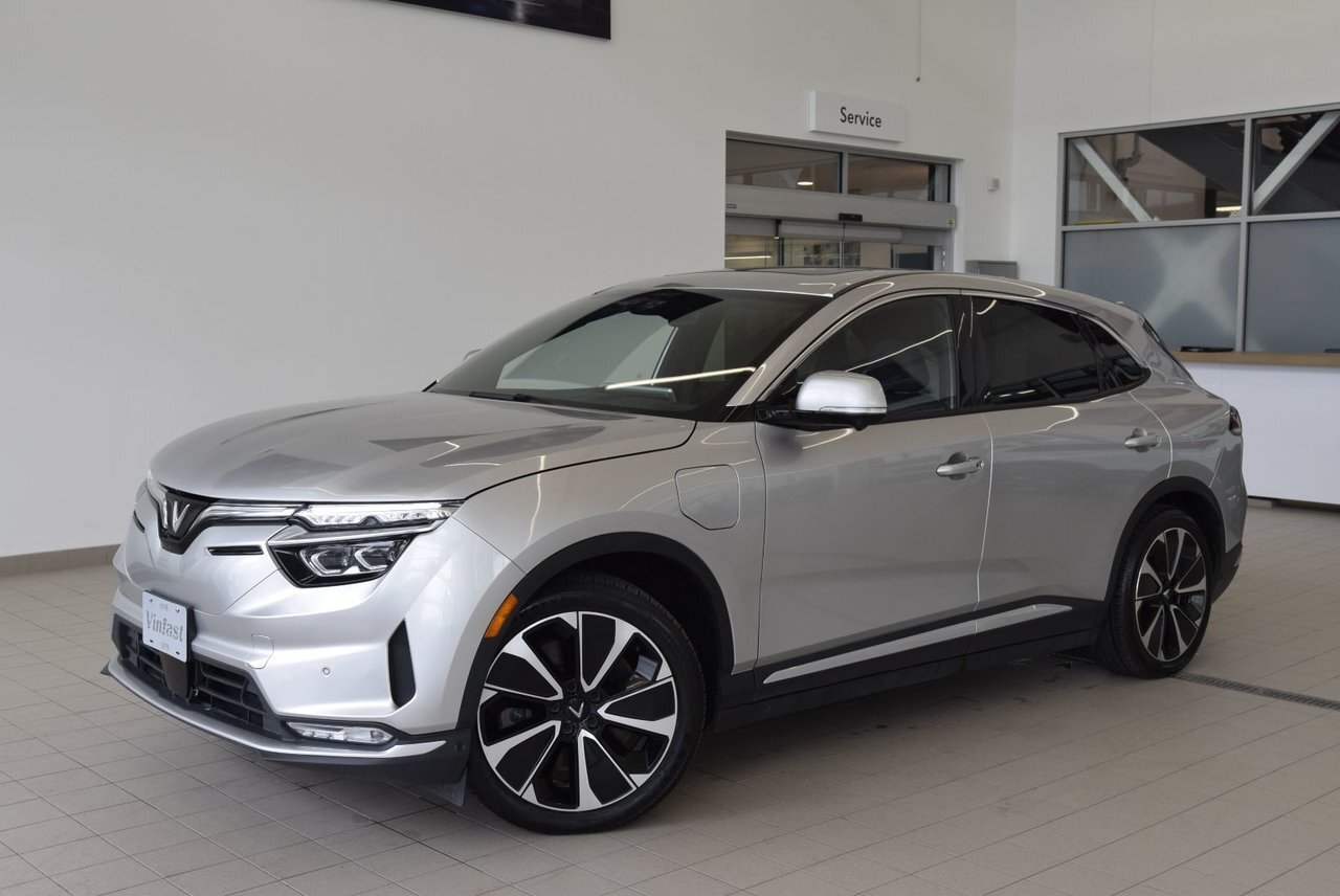 2023 VinFast VF 8 PLUS+TOIT+CUIR+AWD+LED+ PLUS+TOIT+CUIR+AWD+LED+ / 