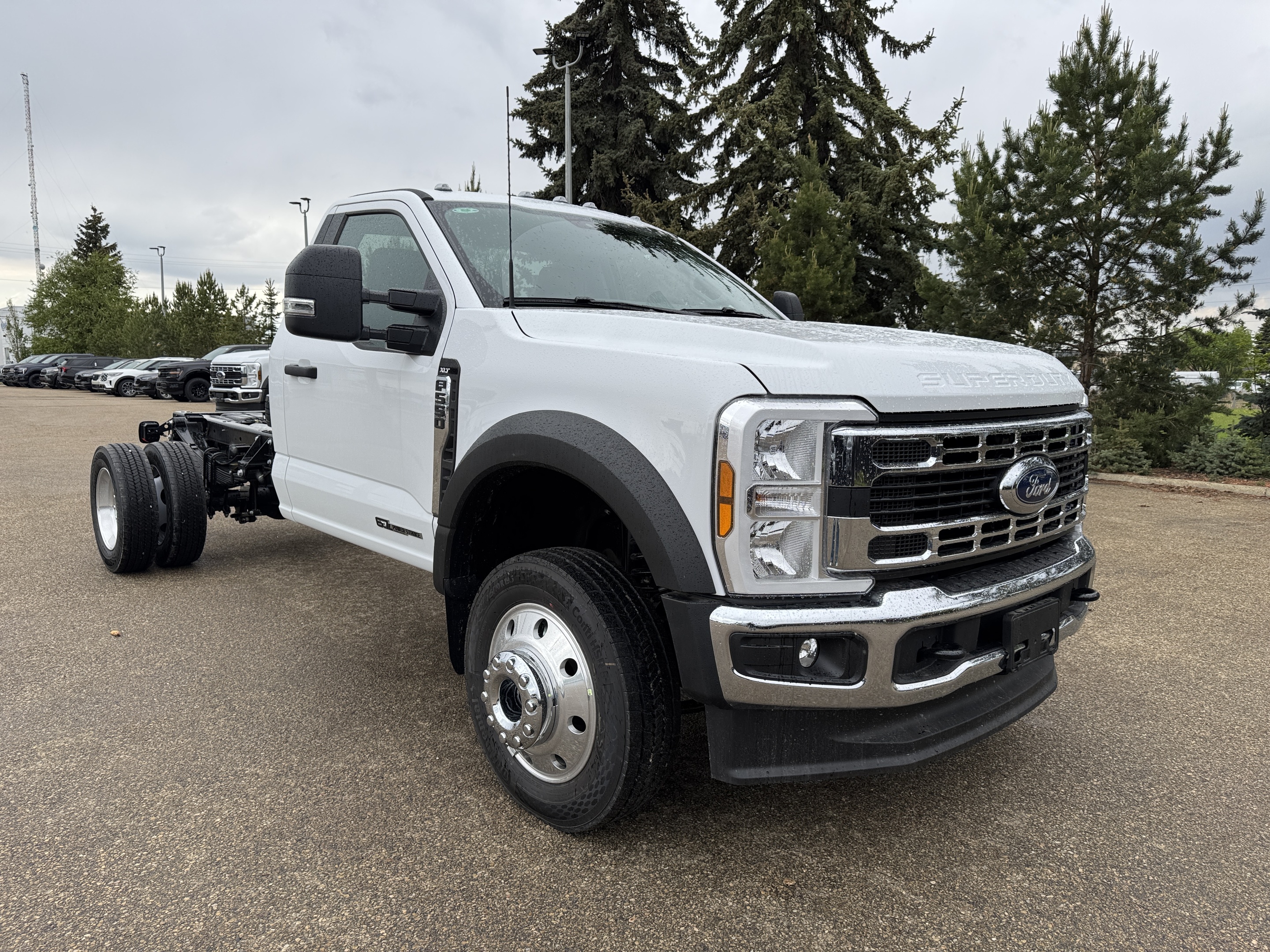 2025 Ford F-550 XLT - REG CAB - CHASSIS - 169" WB (84" CA)