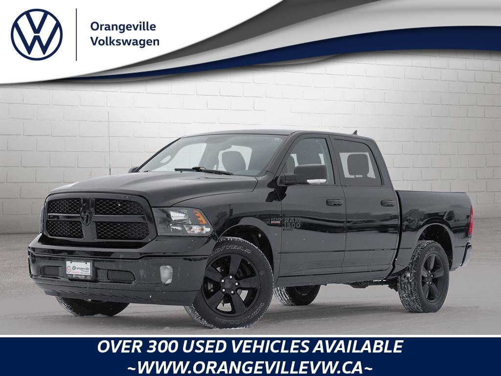2019 Ram 1500 Classic SLTSLT BLACK, HEMI, CREW, 4X4, NAV, HEATED CLOTH!