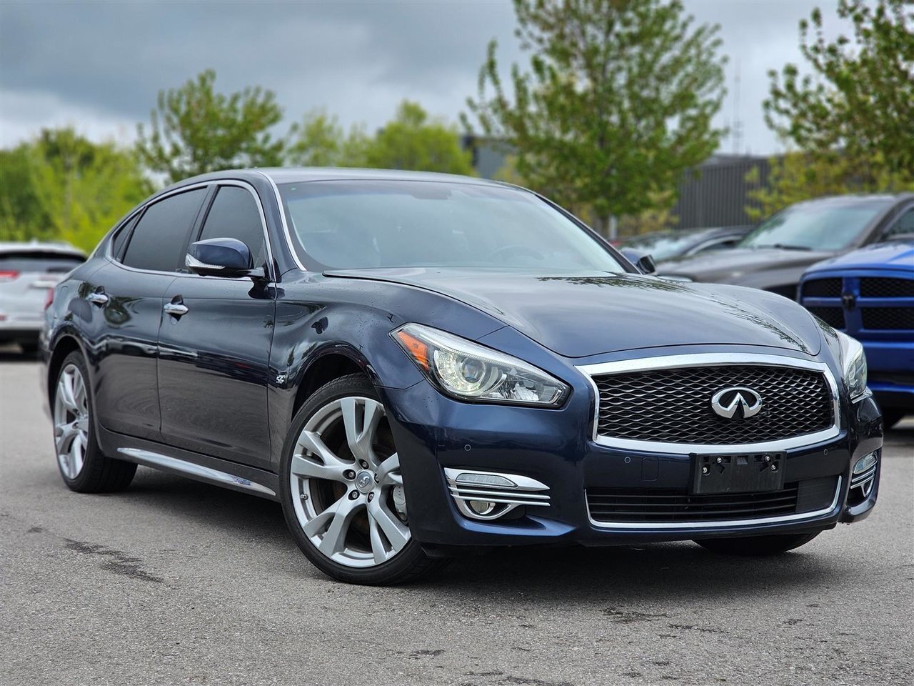 2015 Infiniti Q70L BASE