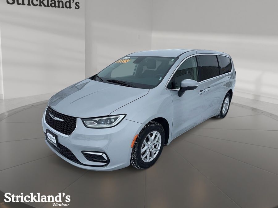 2023 Chrysler Pacifica TOURING L Minivan