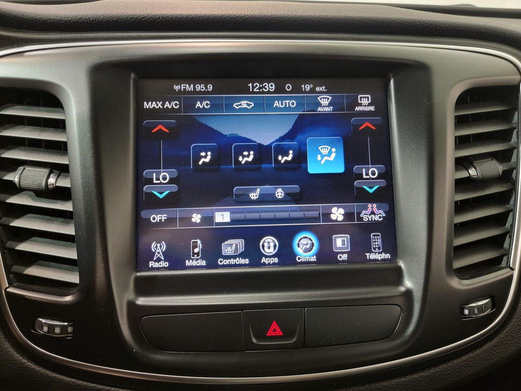 Chrysler 200 2015