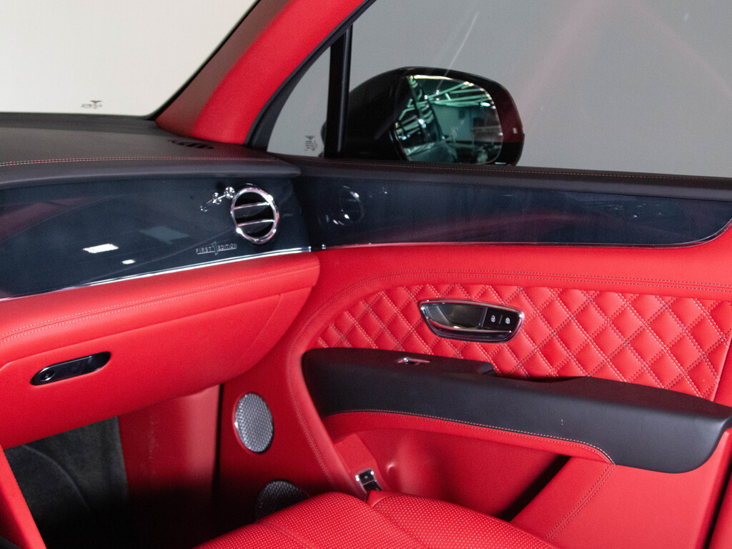 2021 Bentley Bentayga V8, Toronto, Cash