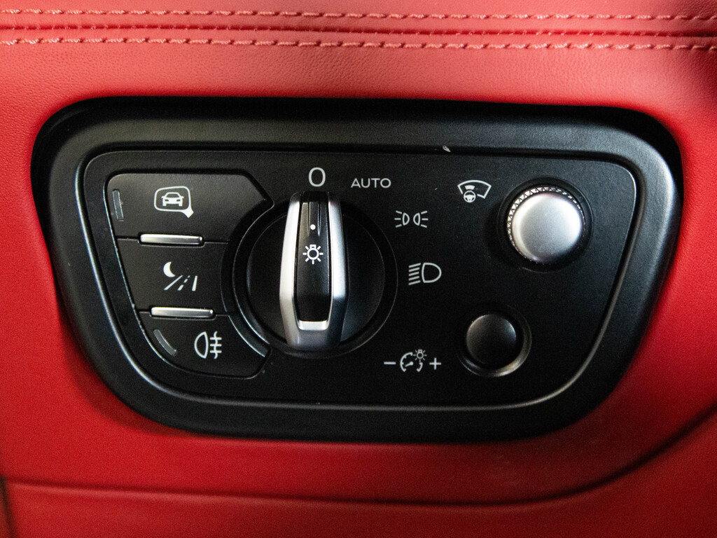 2021 Bentley Bentayga V8, Toronto, Cash