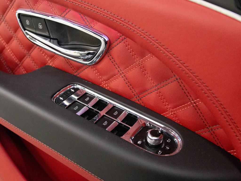 2021 Bentley Bentayga V8, Toronto, Cash