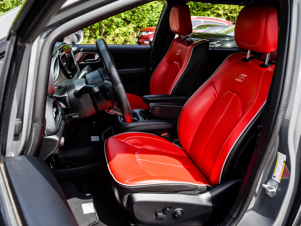 2020 Chrysler Pacifica Red S, Toronto, Cash