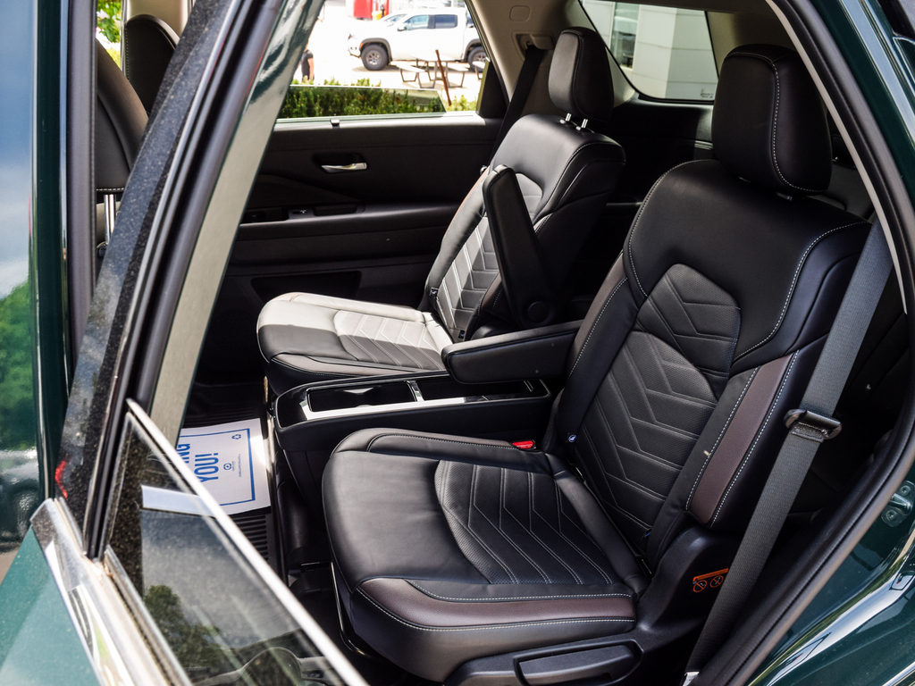 2023 Nissan Pathfinder Platinum, Toronto, Cash