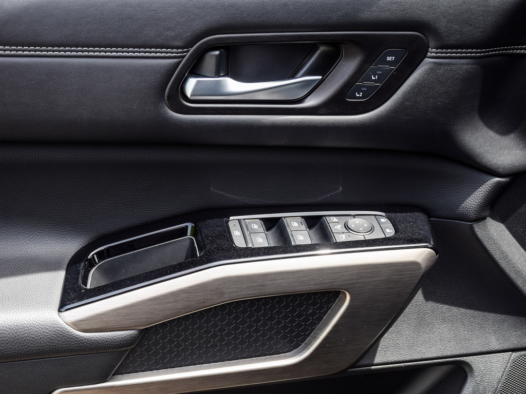 2023 Nissan Pathfinder Platinum, Toronto, Cash