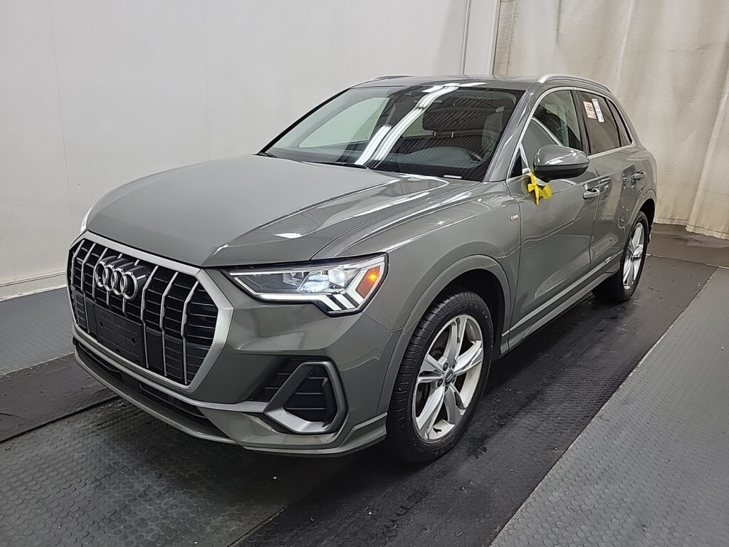 2020 Audi Q3 45TFSI Quattro / Progressiv Pkg / S-Line / Panoram
