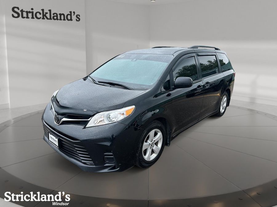 2018 Toyota Sienna LE-8 PASSENGER 