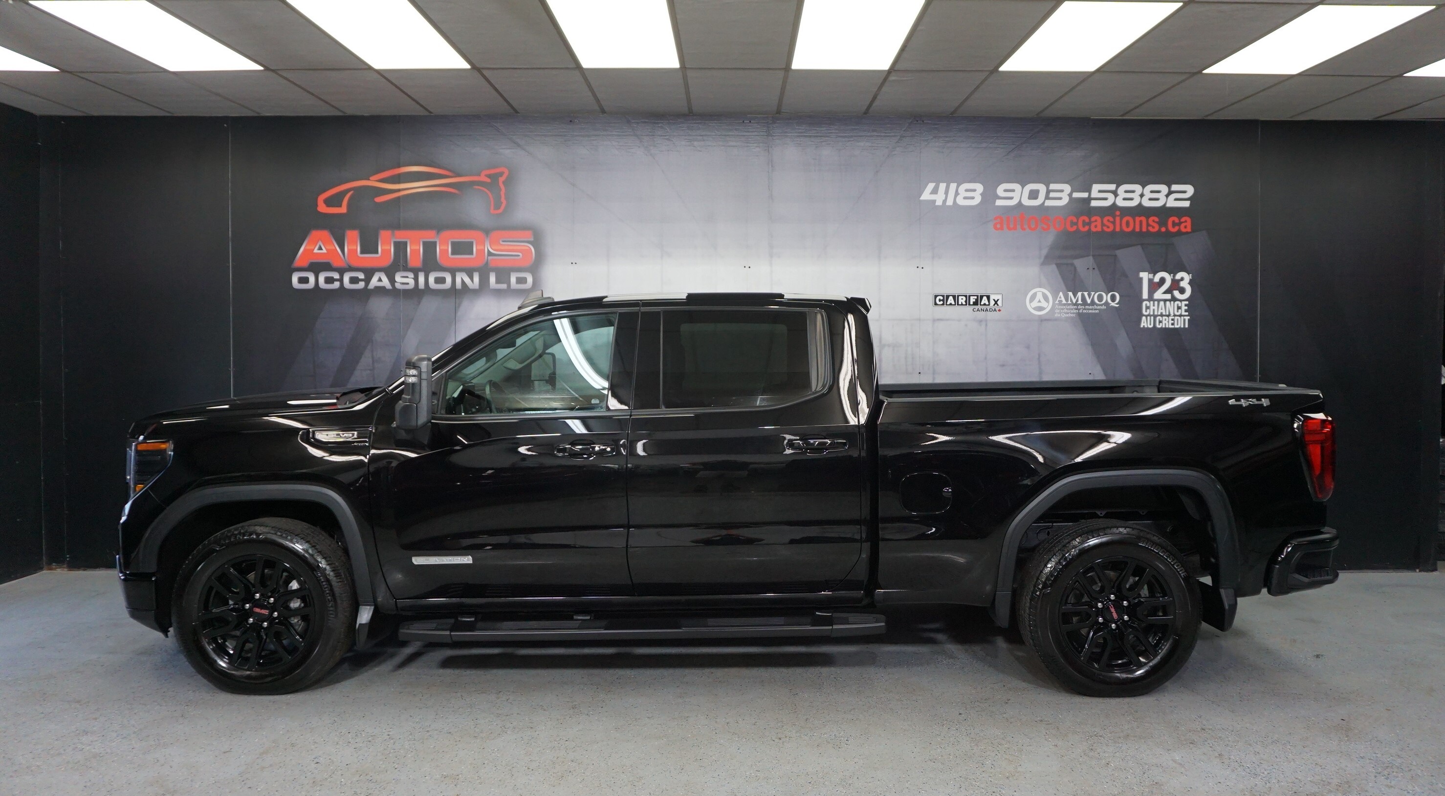 2023 GMC Sierra 1500 ELEVATION V8 5.3L 4X4 -- 6 PASSAGERS -- CREW CAB