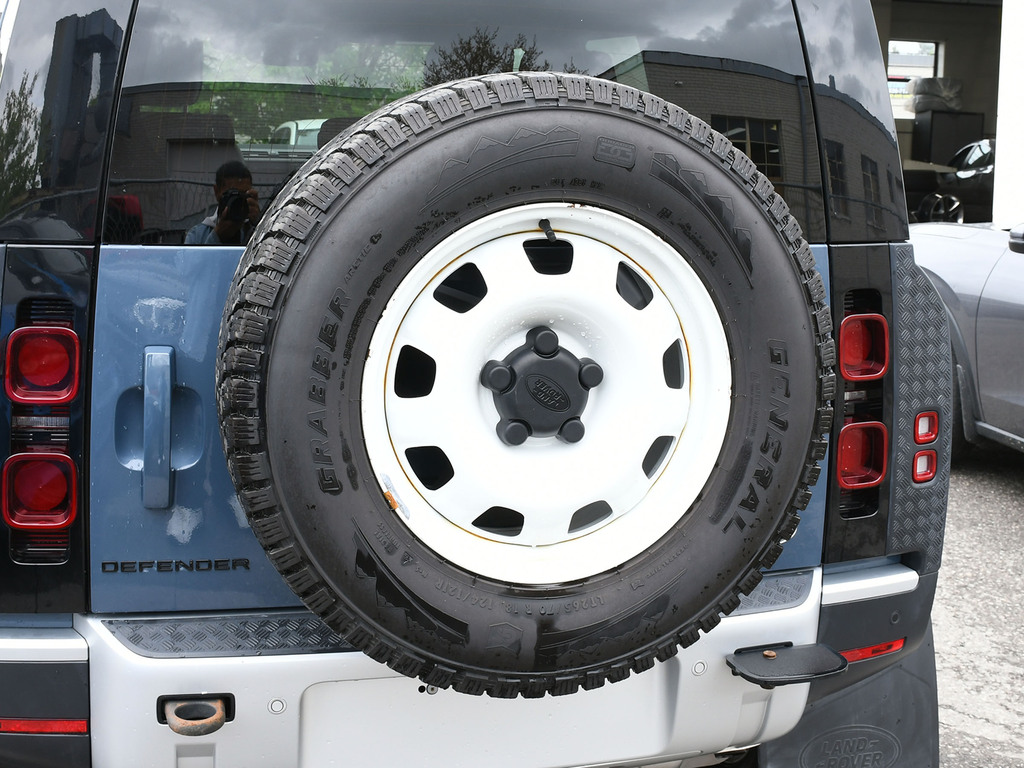 2023 Land Rover Defender 110 S, Toronto, Cash
