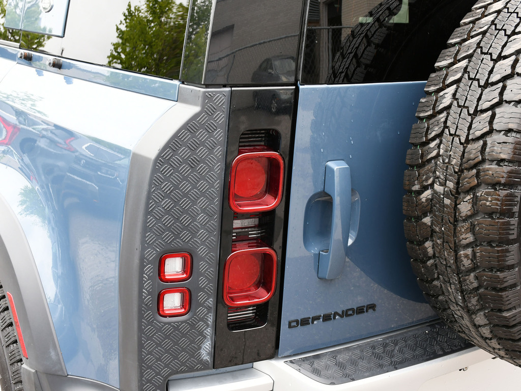 2023 Land Rover Defender 110 S, Toronto, Cash