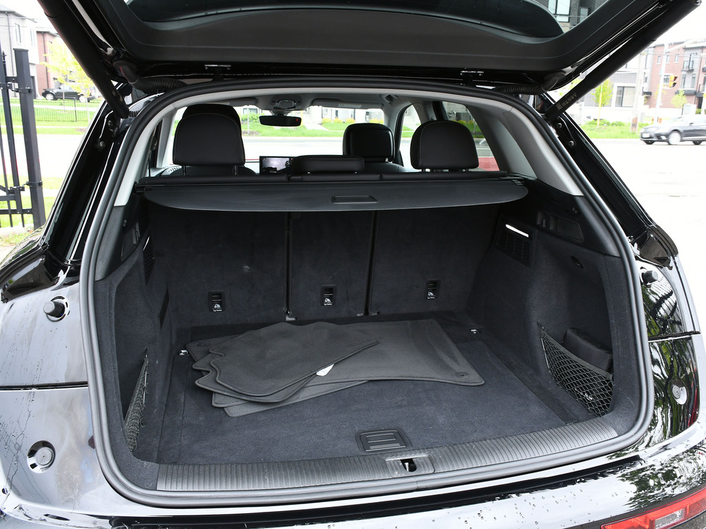 2023 Audi Q5 45 Komfort, Toronto, Cash
