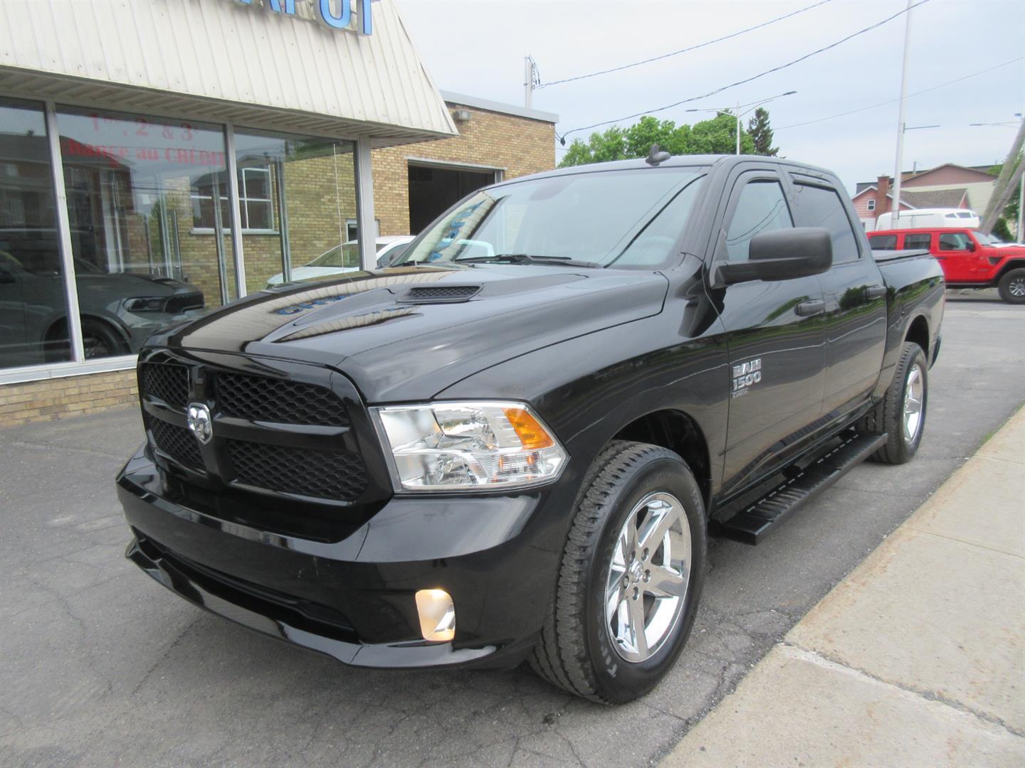 2022 Ram 1500 Classic Express 4x4 Crew Cab 5'7  Box