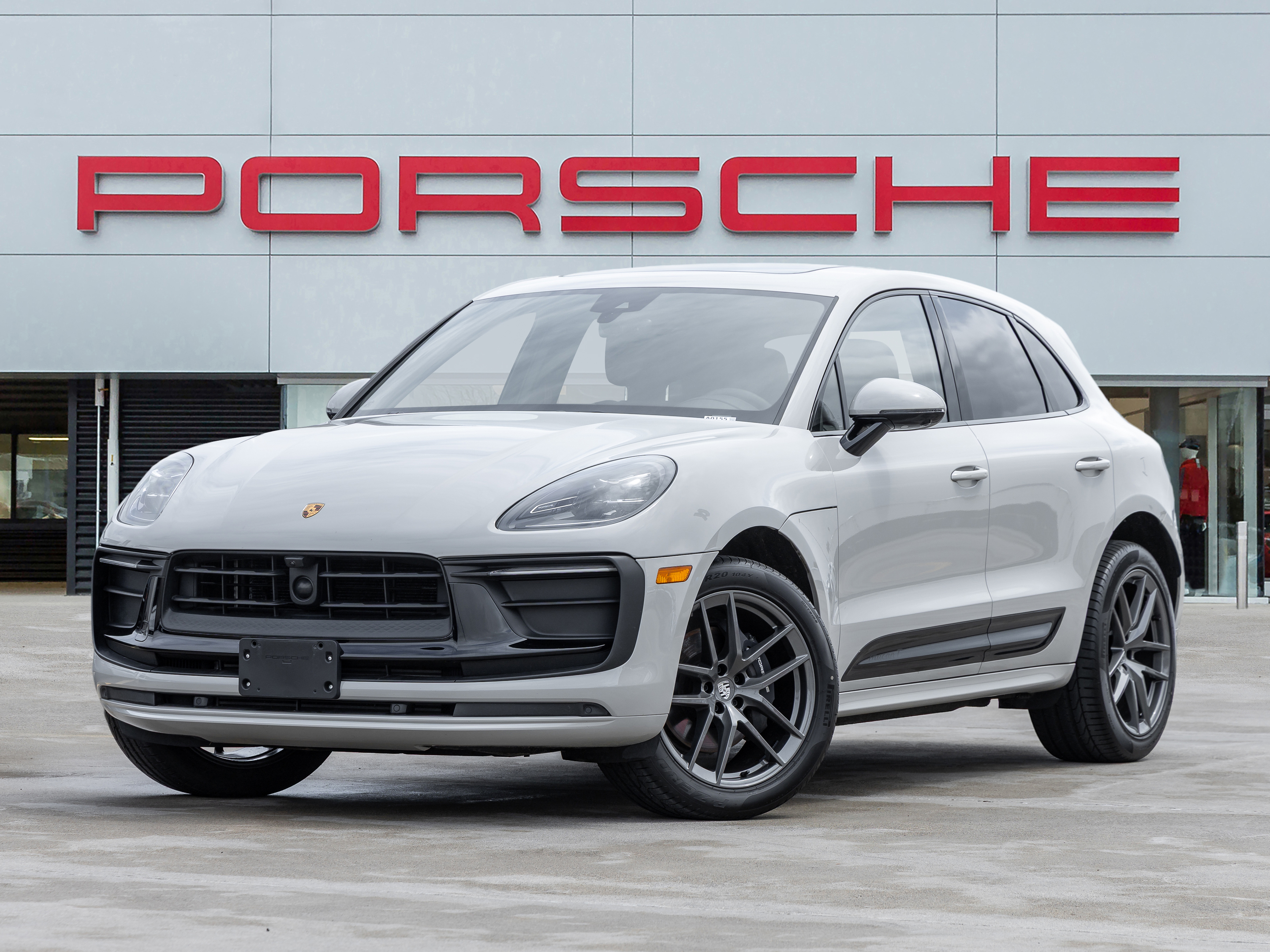 2025 Porsche Macan T | Winter Tire Package Included