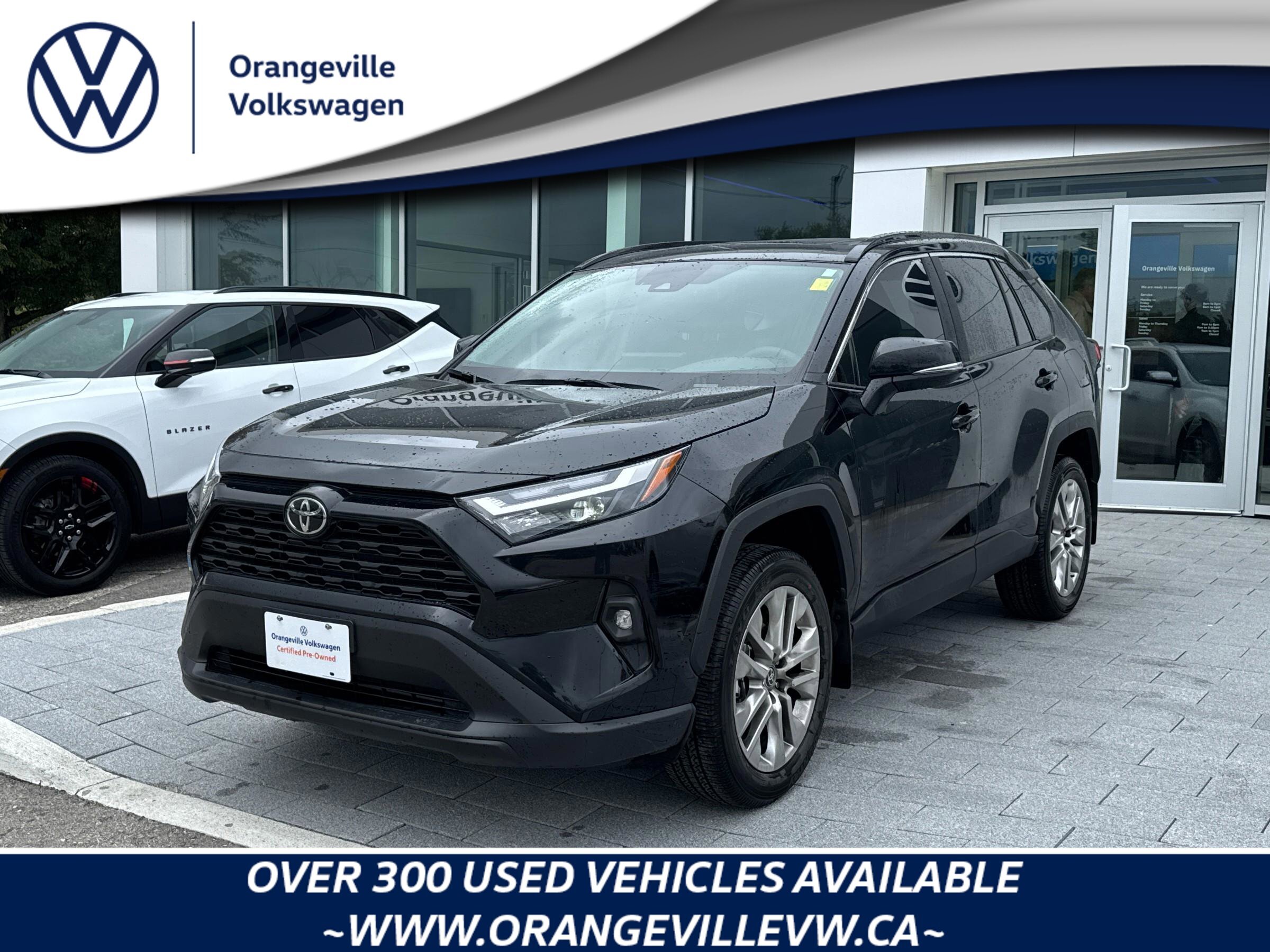 2025 Toyota RAV4 XLEONE-OWNER, SUNROOF, LEATHER, AWD, HTD WHEEL