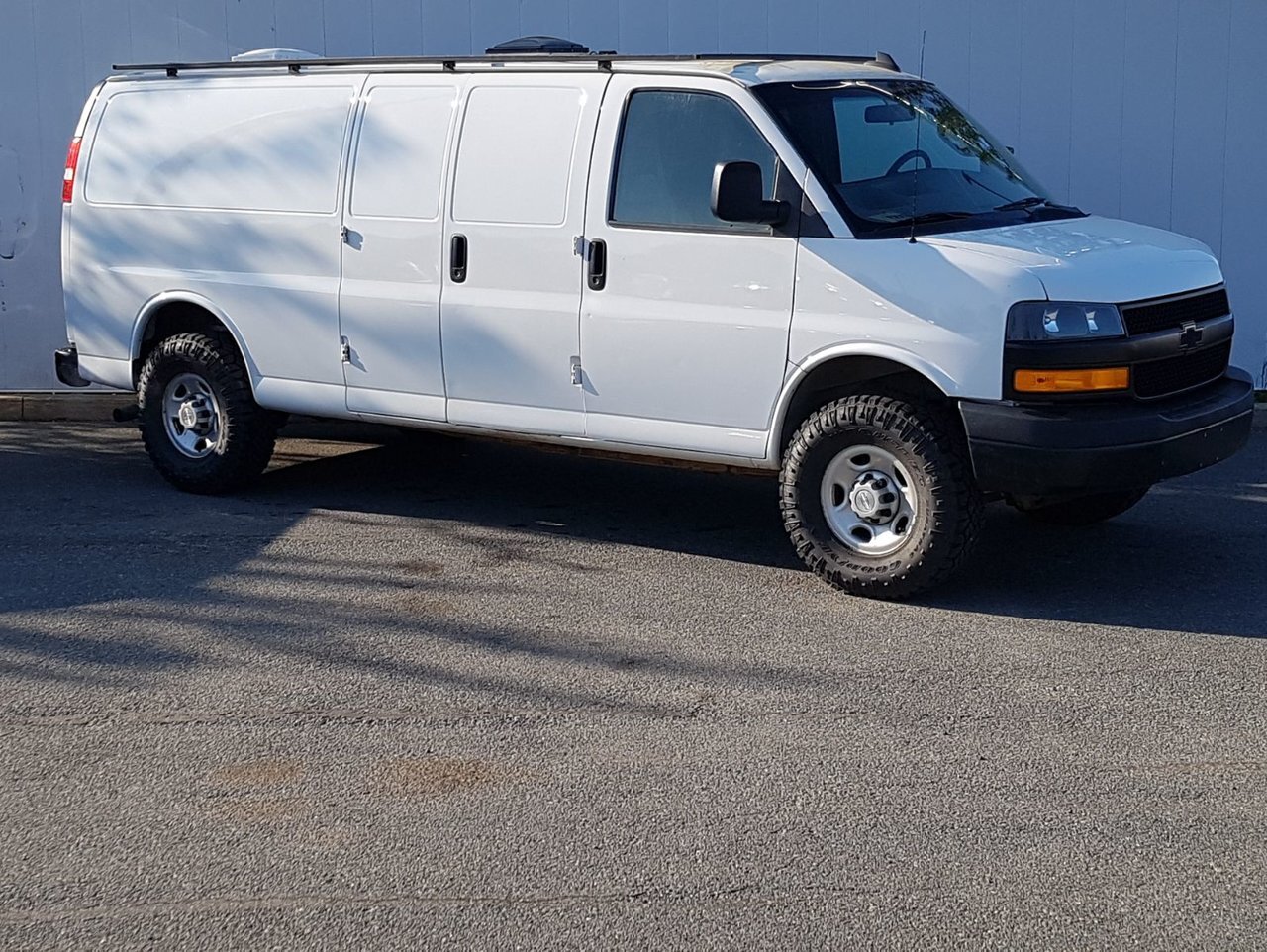 2018 Chevrolet Express 2500 Base | Extended | Cam | PwrWindows | AM/FM Well Ma