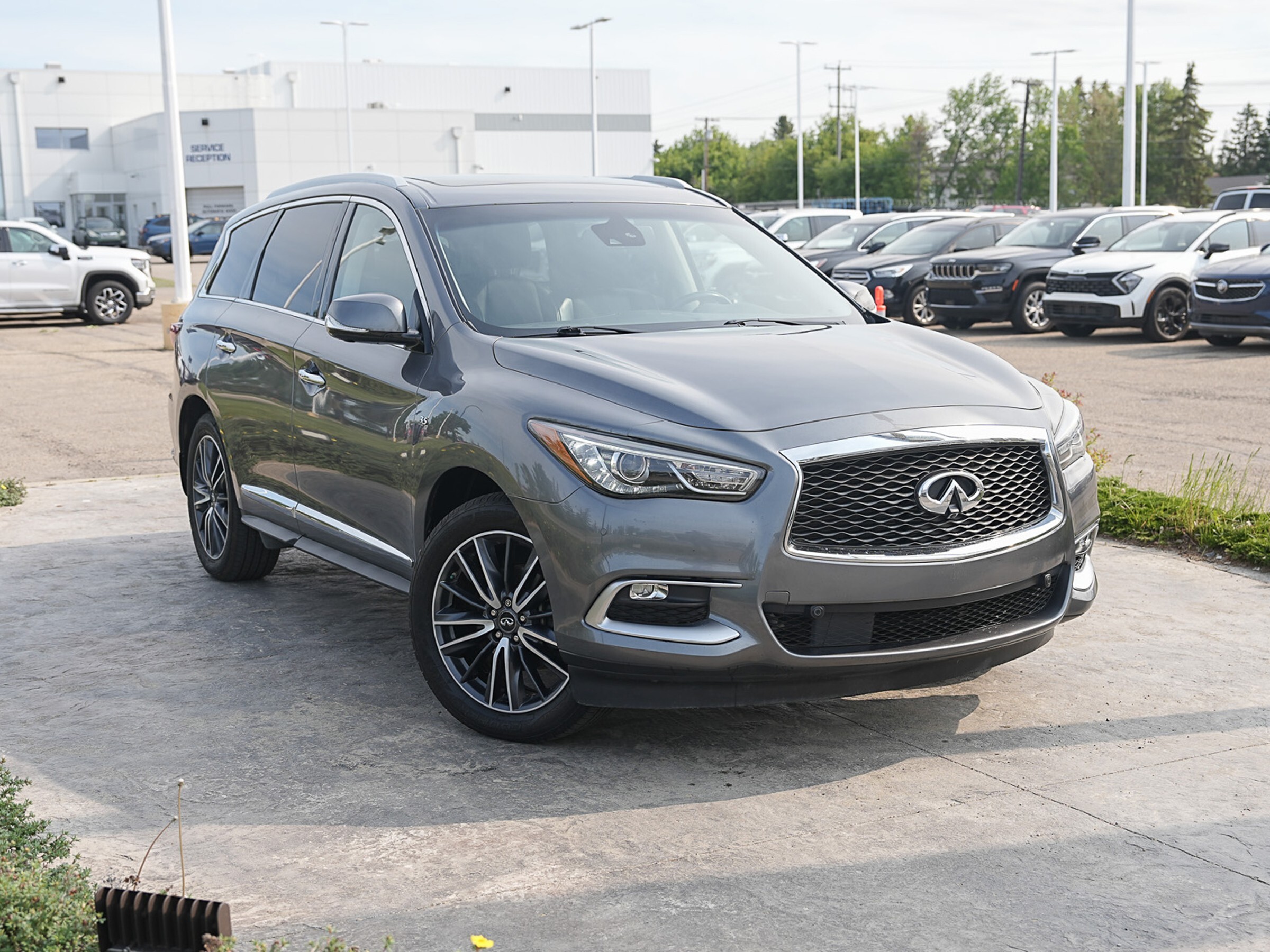 2016 Infiniti QX60 AWD Deluxe Touring, DVD, Nav, Well Equipped
