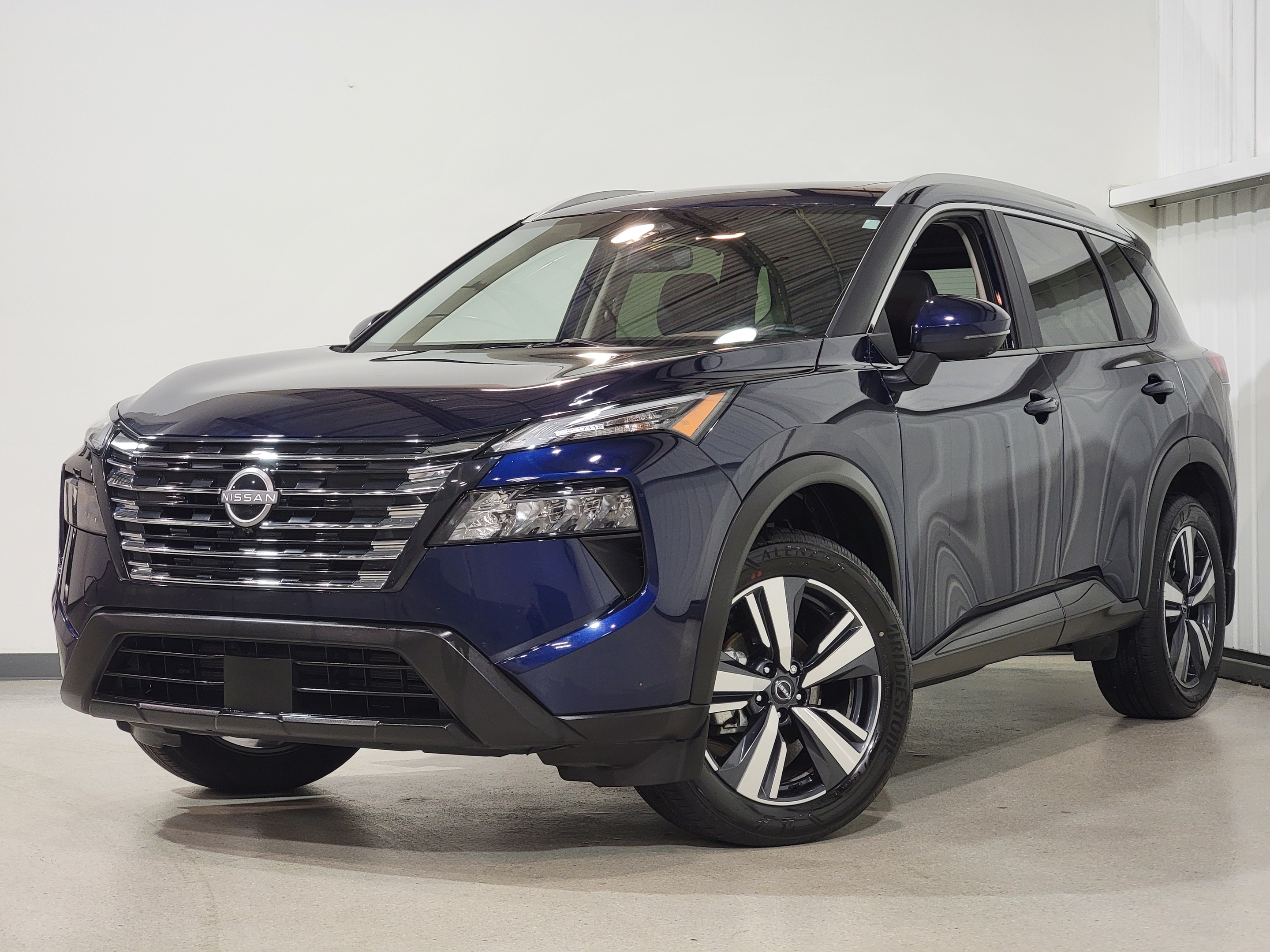 2024 Nissan Rogue AWD SV/Cuir/Toit panoramique/Hayons électriques