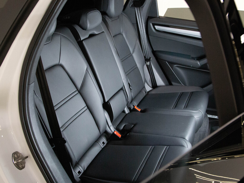 2023 Porsche Cayenne E-Hybrid Platinum Edition, Toronto, Cash