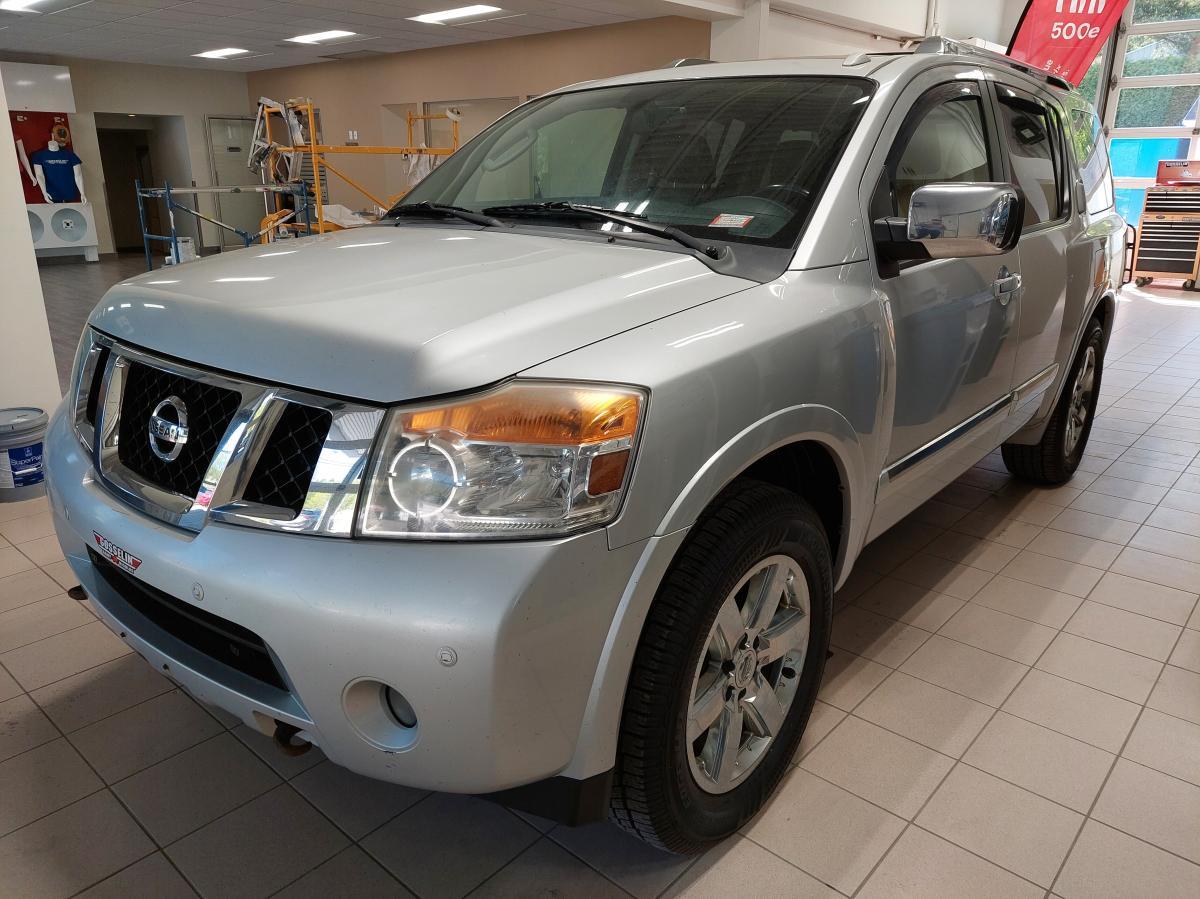 2012 Nissan Armada Modèle Édition Platine à traction intégrale 4 port