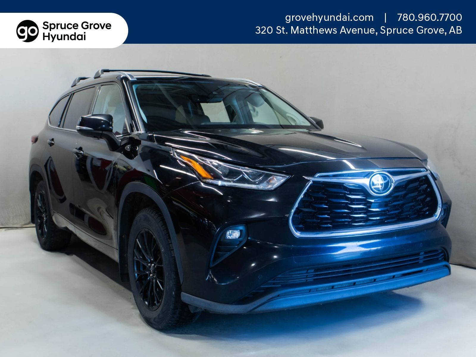 2020 Toyota Highlander Limited: AWD, Panoramic Moonroof, Heating and Cool
