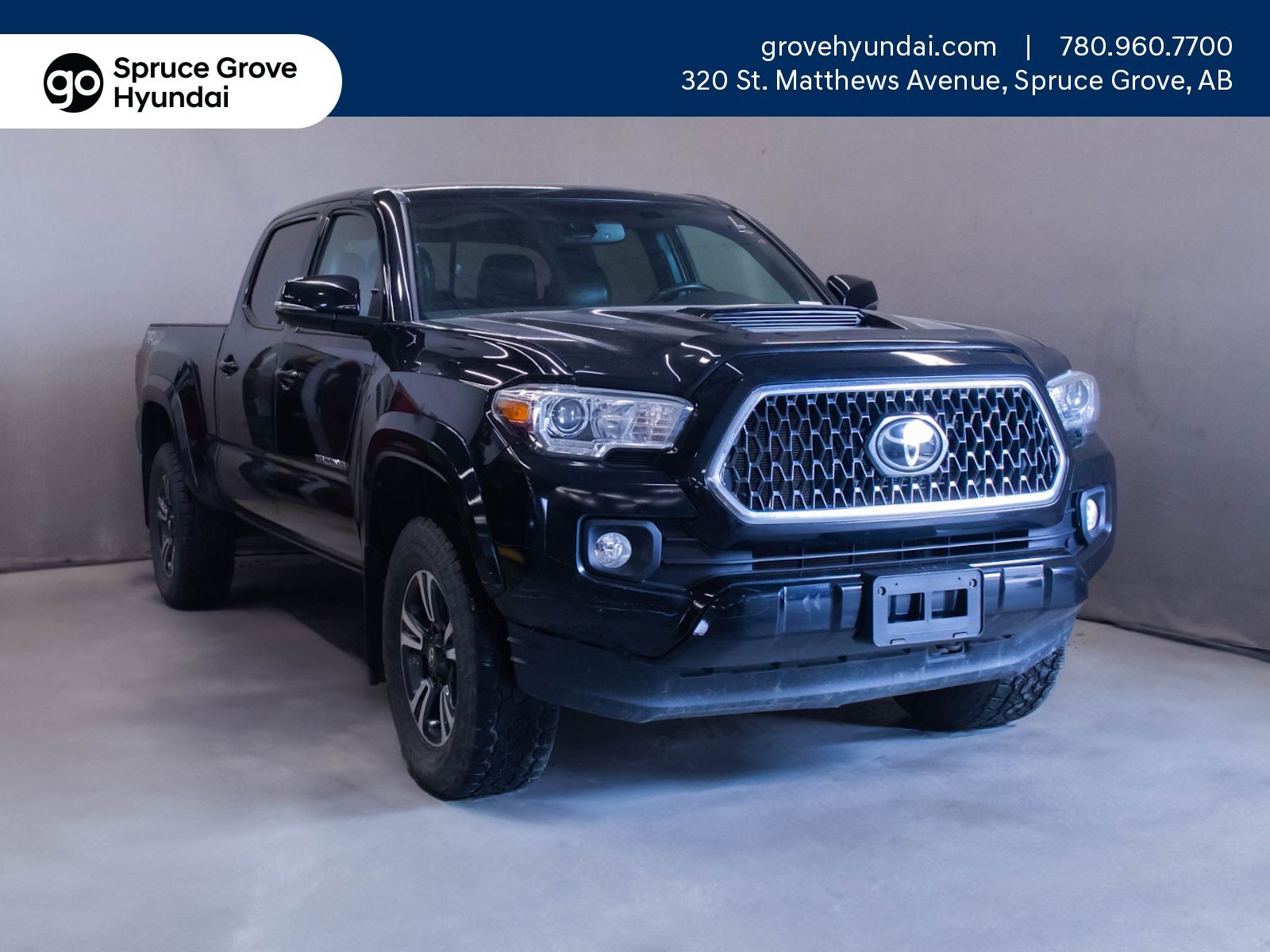 2019 Toyota Tacoma SR5: 4x4, Sunroof, Heated Seats,  Navigation