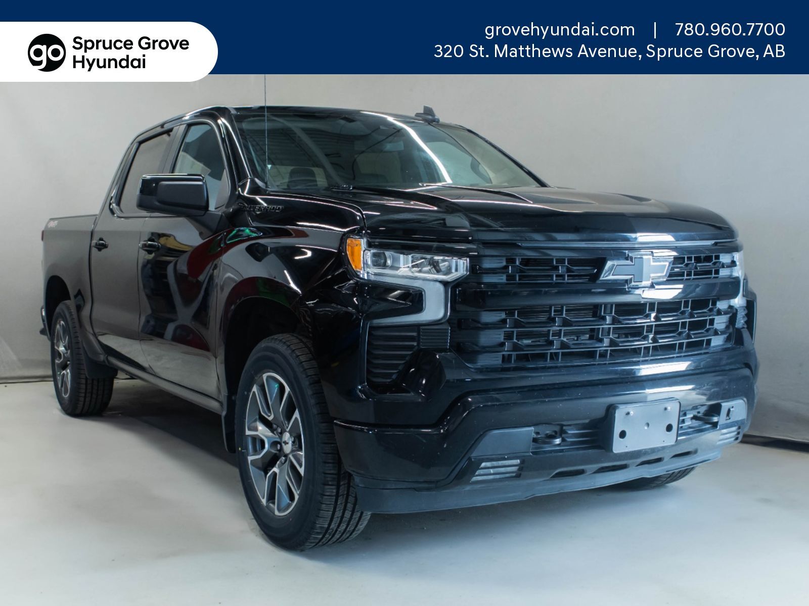2023 Chevrolet Silverado 1500 RST: 4x4, Apple CarPlay, Heated Seats, Heated Stee