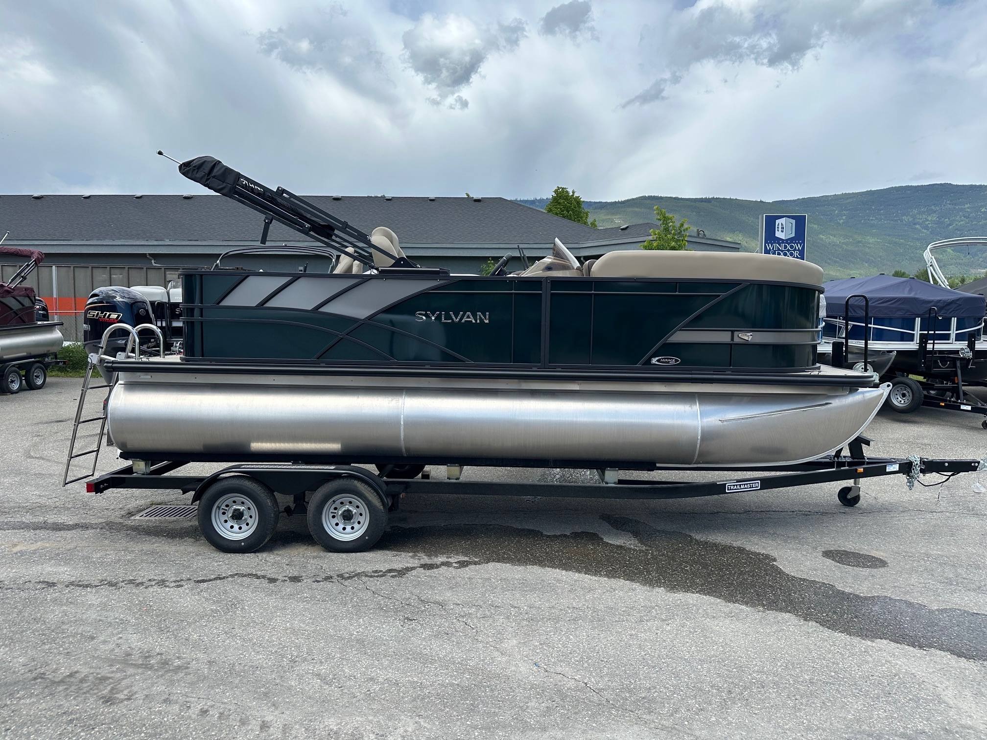 2025 Sylvan 8520 MIRAGE PARTY FISH 