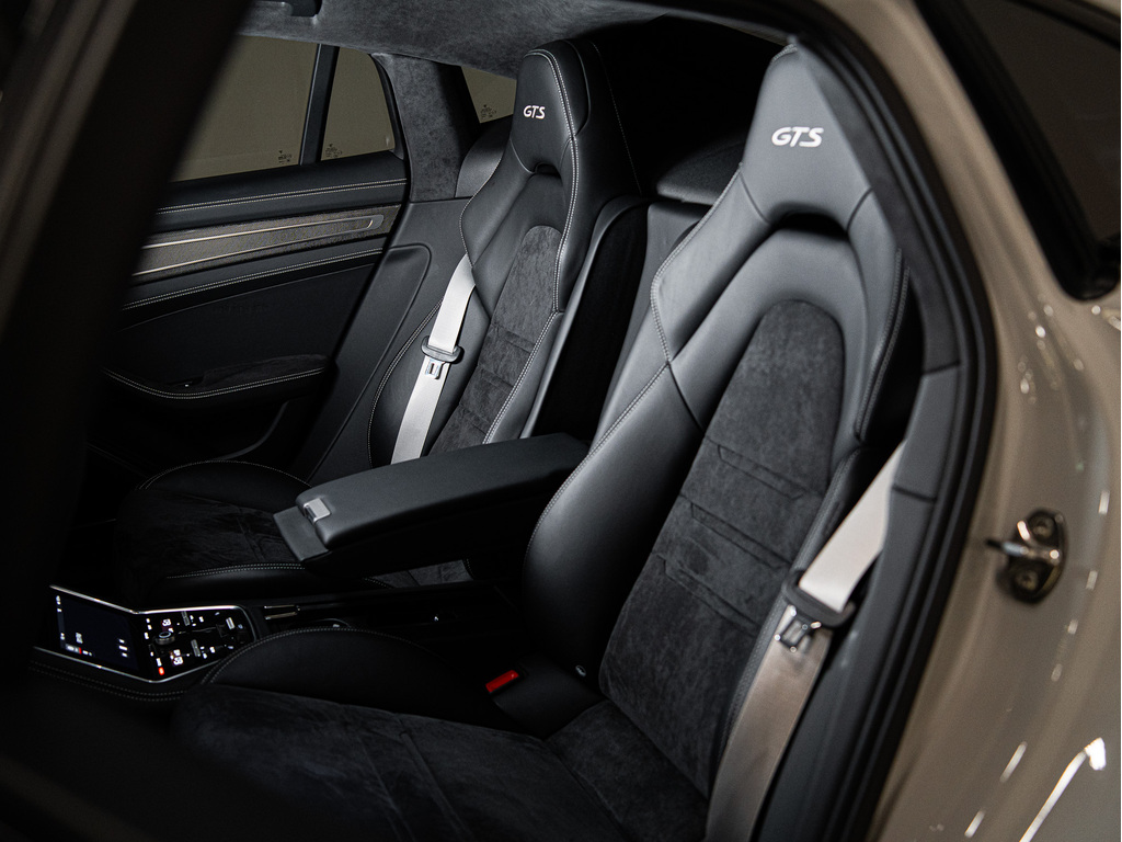 2021 Porsche Panamera GTS, Toronto, Cash