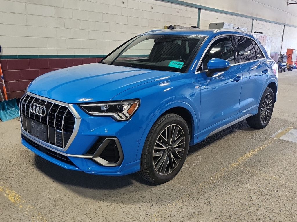 2021 Audi Q3 45TFSI Quattro / Progressiv / S-Line / Digital Das