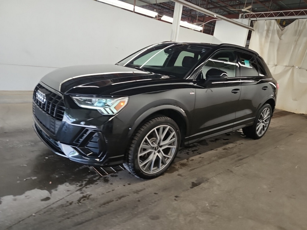 2022 Audi Q3 45TFSI Quattro / Progressiv Pkg / Black Optics / A