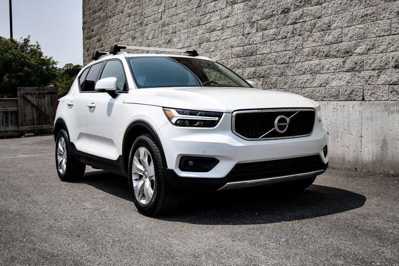 2022 Volvo XC40 MOMENTUM  • NAV • ADAPTIVE CRUISE • POWER LIFTGATE