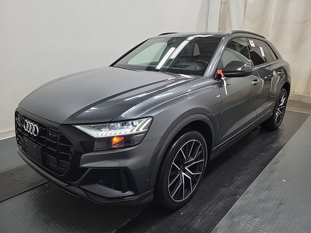 2022 Audi Q8 55TFSI Quattro / Technik / S-Line / Black Optics /