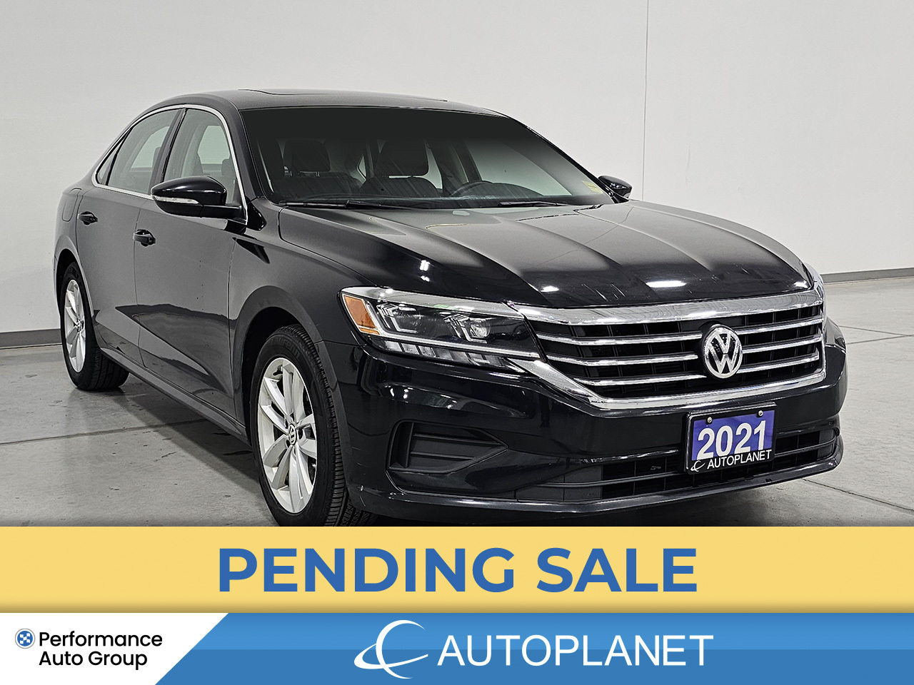 2021 Volkswagen Passat Highline, Sunroof, Back Up Cam, Heated Seats!