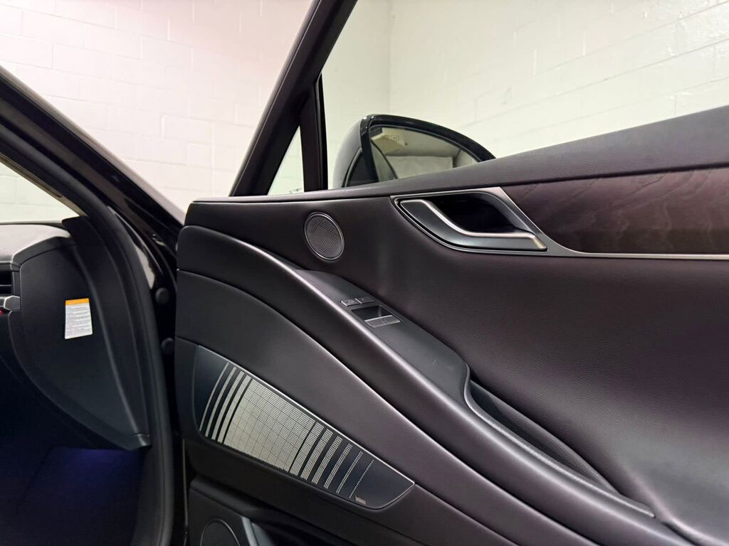 2023 Genesis Electrified G80 Prestige AWD, Vancouver, Cash