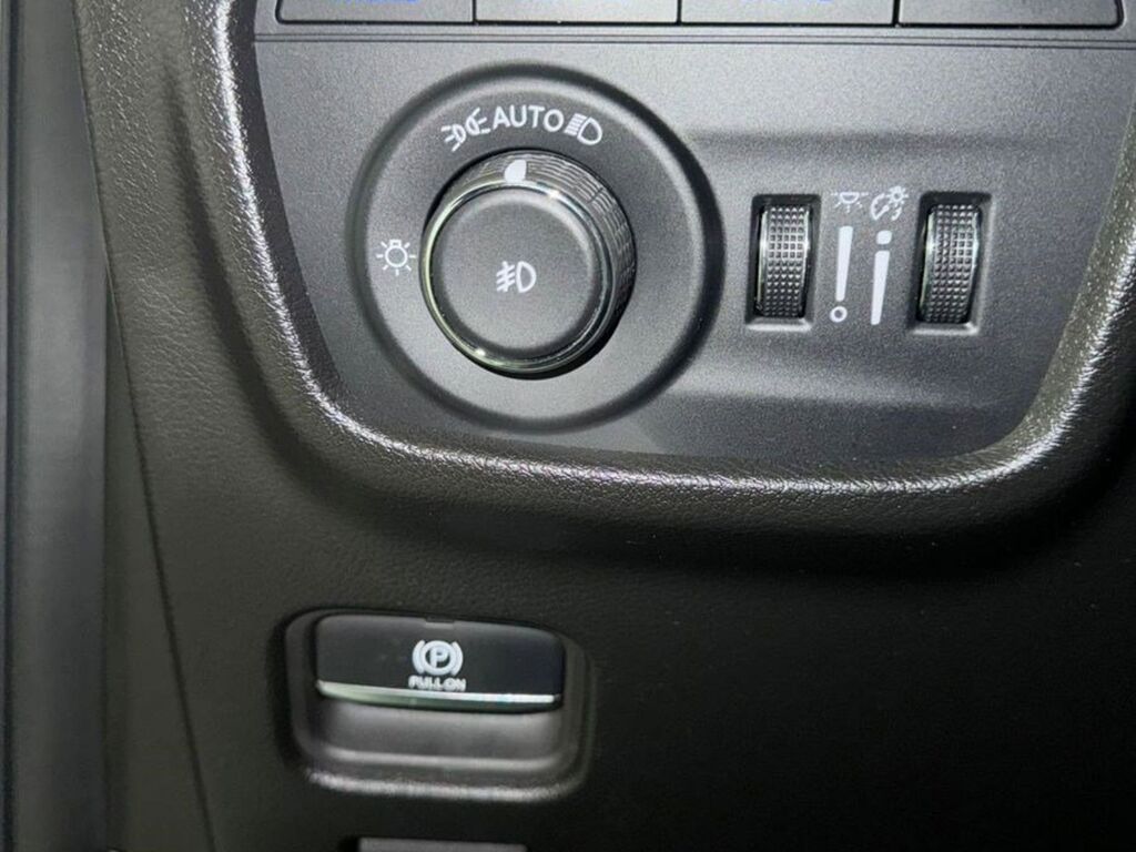 2023 Jeep Grand Cherokee 4xe 4x4   Plug-in Hybrid   Low kms   Fully Loaded, Vancouver, Cash