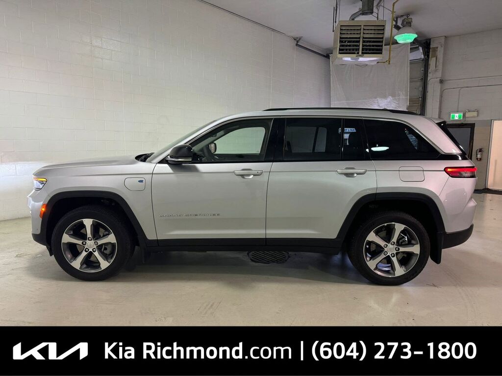 2023 Jeep Grand Cherokee 4xe 4x4   Plug-in Hybrid   Low kms   Fully Loaded, Vancouver, Cash