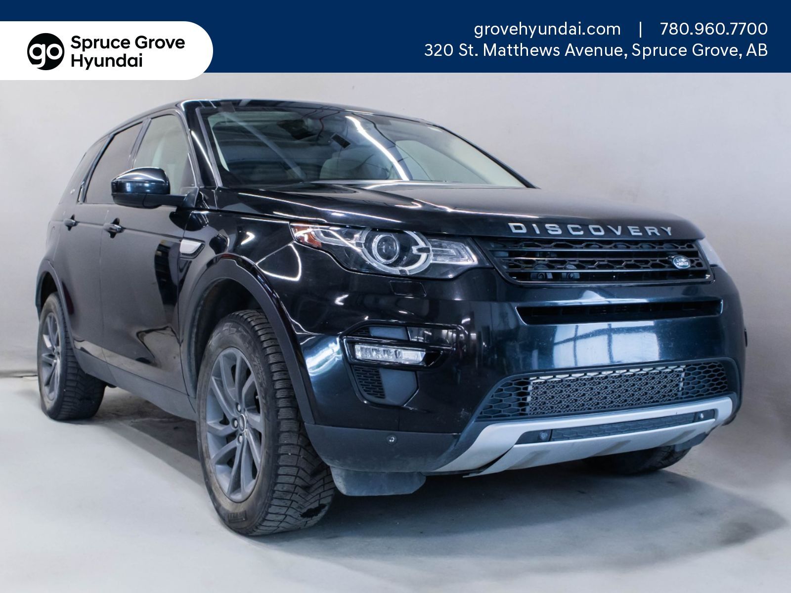 2017 Land Rover Discovery Sport HSE: Panoramic Moonroof, Navigation, Heated Seats,