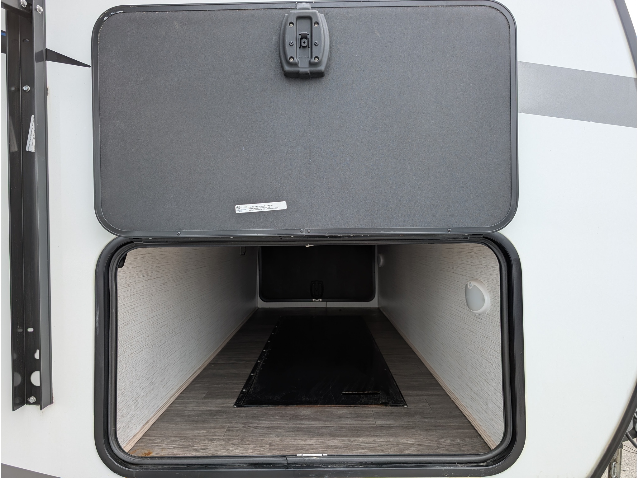 2022 Shadow Cruiser 239RBS