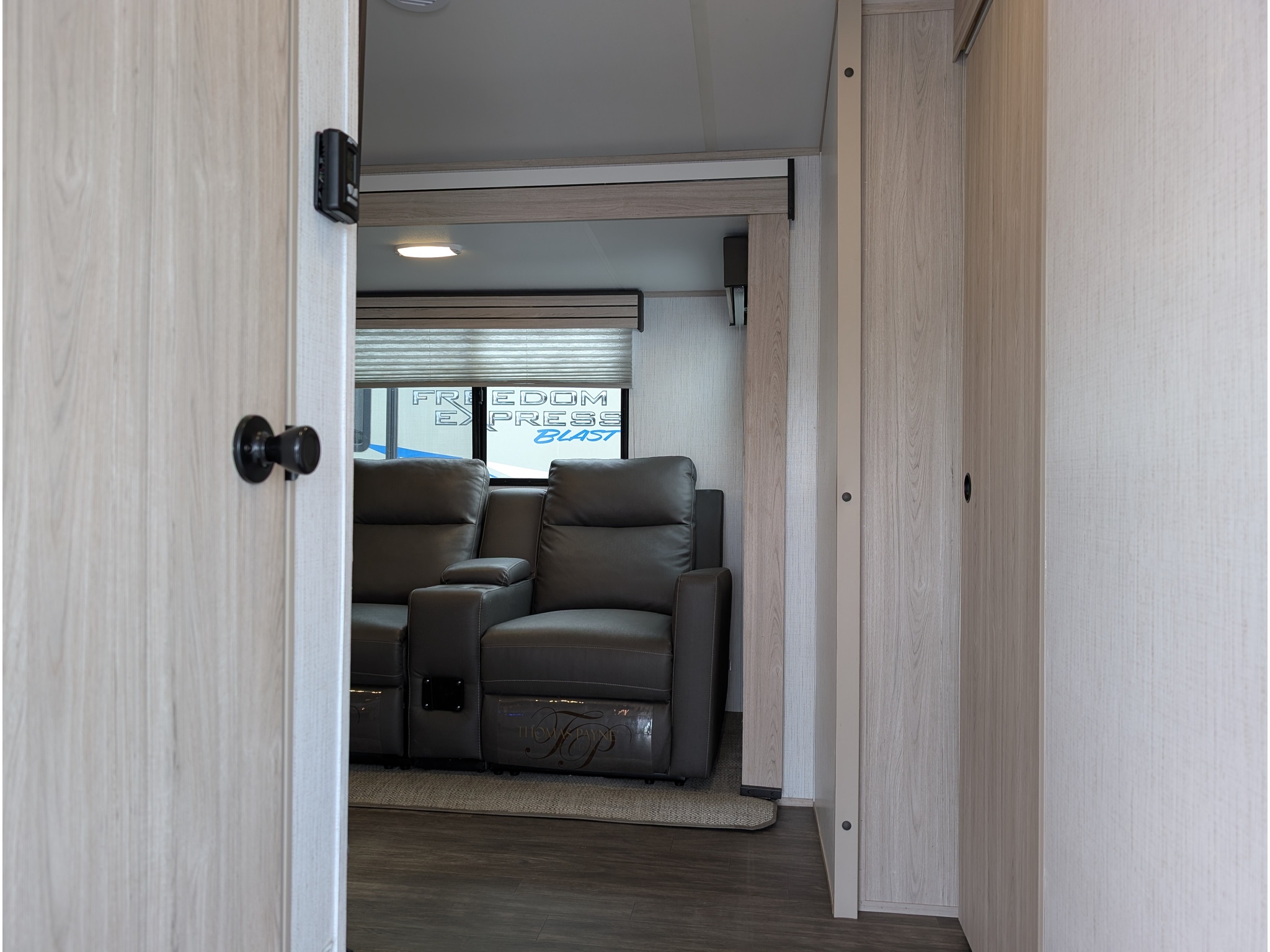 2022 Shadow Cruiser 239RBS