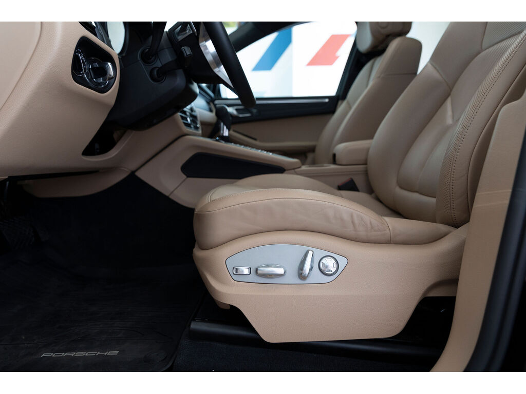 2020 Porsche Macan , Vancouver, Cash