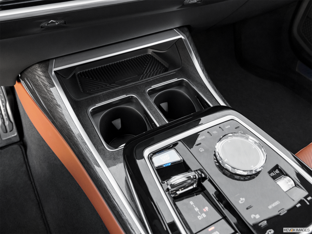 2025 BMW i7 xDrive60, Vancouver, Cash