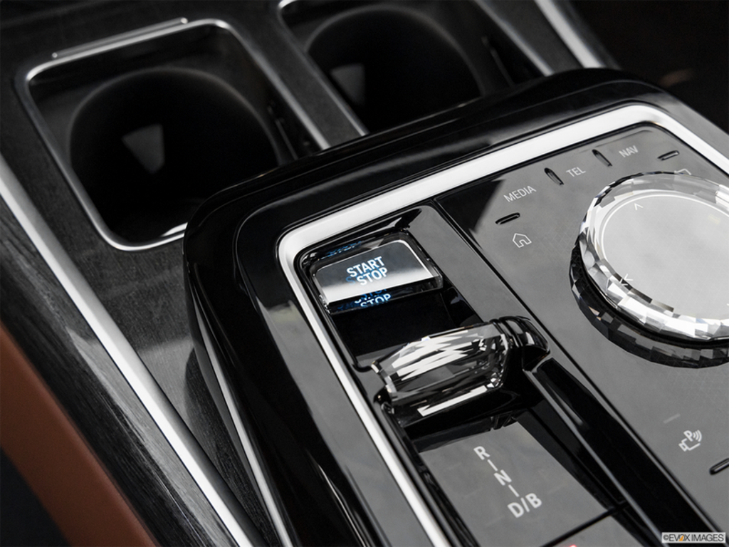2025 BMW i7 xDrive60, Vancouver, Cash