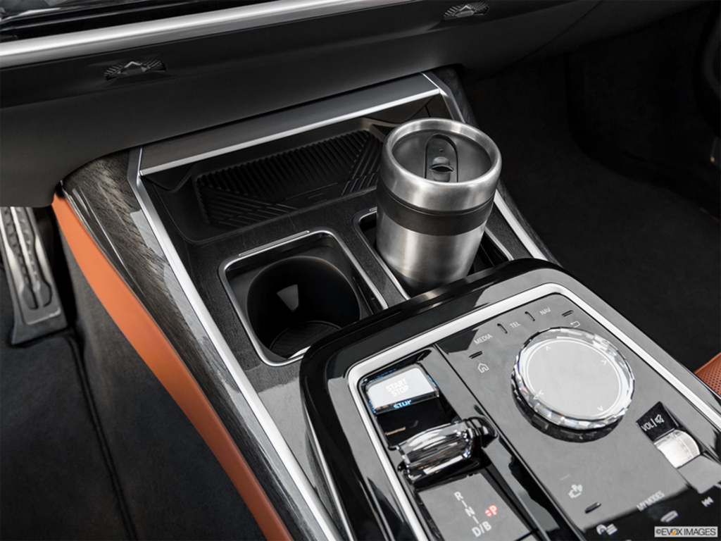 2025 BMW i7 xDrive60, Vancouver, Cash