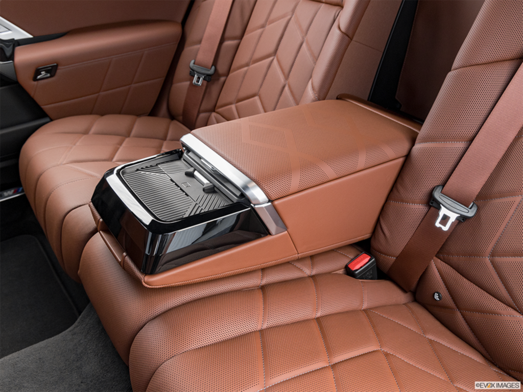 2025 BMW i7 xDrive60, Vancouver, Cash