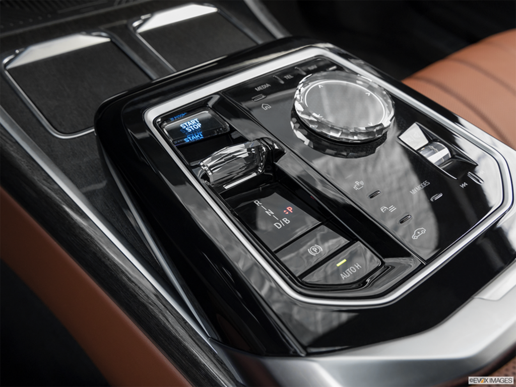 2025 BMW i7 xDrive60, Vancouver, Cash